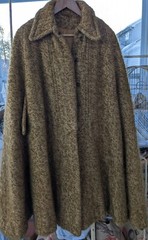 VINTAGE FUZZY MOHAIR GOLD GREEN FLECK WOOL 42″ LONG SWING CAPE ONE SIZE FIT MOST