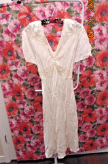 VINTAGE LADY DUFF Cream Ivory NYLON w/LACE Short Nightgown Tie Back Sz34 Flaws