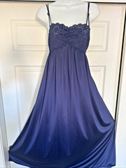 VTG VANITY FAIR Navy BLUE SWEEP NIGHT GOWN Large Long stretch Lace BODICE Gown