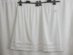 VINTAGE METROPOLITAN HALF SLIP WHITE NYLON LACE TRIM PLUS SIZE 4X LENGTH 25.5″