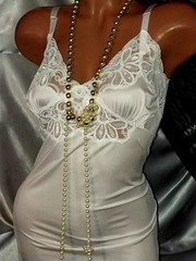 VTG SILKY NYLON SHIMMERY BOMBSHELL FLOWER WIDE LACE PINCH PLEAT BODICE 36/38″