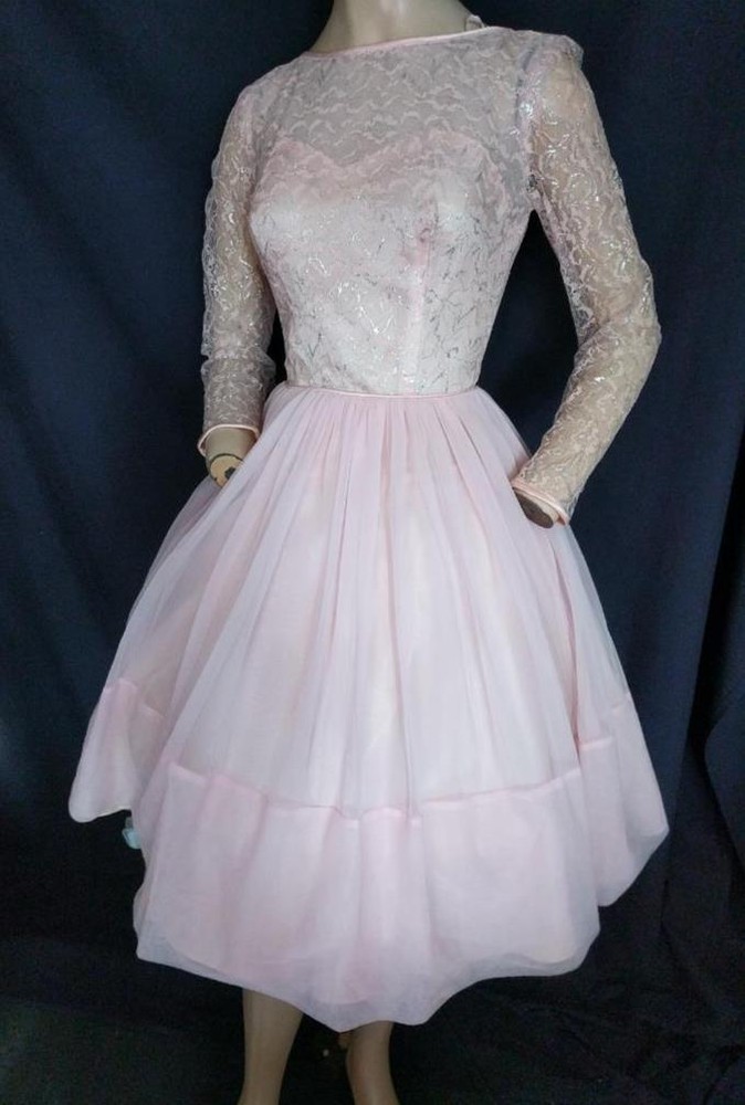 1950’s VINTAGE LIGHT PINK SILVER TRIM VERY FULL METAL ZIPPER DRESS 34″ BUST