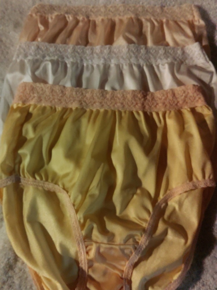 Lot Of 3 Size 6 vintage fruit of the loom 100% nylon panties w/tags Wide Lace