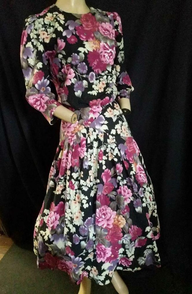1980’S PINK FLORAL ON BLACK COTTON/RAYON BLEND FULL DRESS BY LISA II-40″ BUST