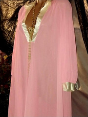 VTG SILKY NYLON PINK SATIN SWEEP FLARE NIGHTGOWN GOWN ANTIQUE PLUNGE COLLAR 48