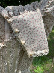 VTG 70’s Gunne Sax Tiny Pink Roses off White Ribbon Lace Cottage Prairie Dress 7