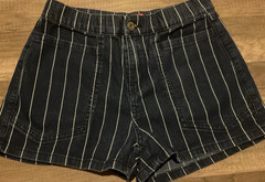 UNIONBAY WOMENS HIGH RISE VERTICAL STRIP STRETCH DENIM SHORT (SIZE 9) DARK WASH