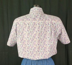 Vtg Licorice S/S White Top w Purple/Pink/Blue Florals Concealed Buttons Size S