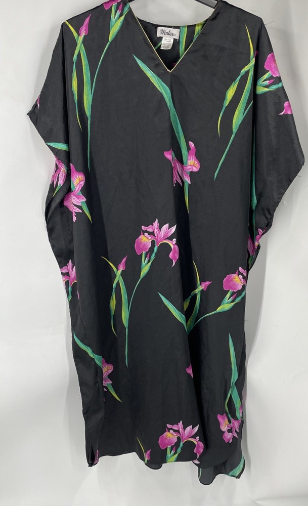 VTG Winlar kaftan dress in a black, pink, and green floral print One Size Mumu