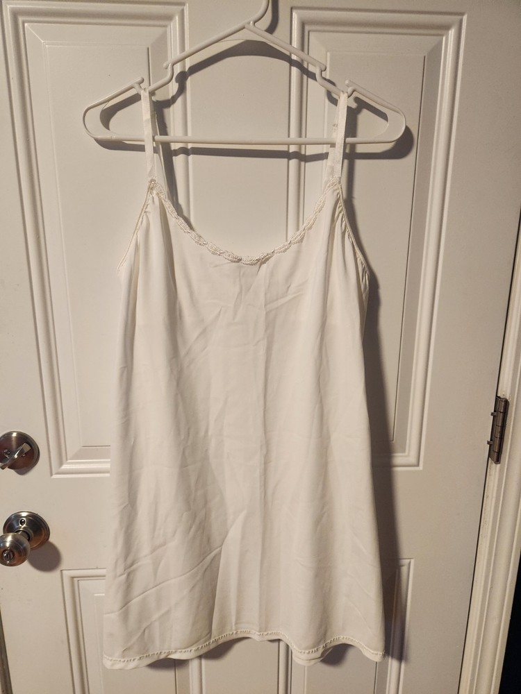 VTG Vanity Fair Ivory Polyester Lace Trim Full Slip Dress Size 40