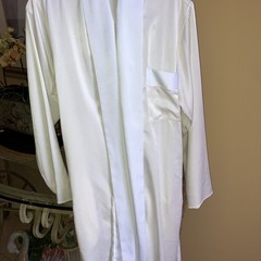Fernando Sanchez Robe Short Cream/ White Trim Pockets. Belt Med