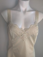 Vintage OLGA 925 Cream Nylon Stretchy Lace Camisole Lingerie Top Size Large EVC