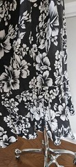 Vintage 1980s Black And Whit Hawiian Inspired Ruffeled Bottom Skirt As Is