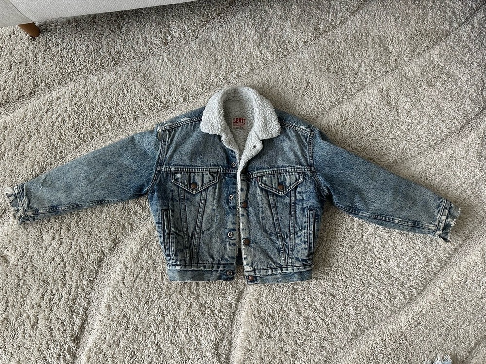 VINTAGE 1980s Levi’s Denim Jacket with Sherpa lining (57528) made in USA