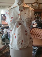 Vintage Rockabilly 1950s STRAWBERRY Dee Cee shirt sleeveless NWT Blouse 34