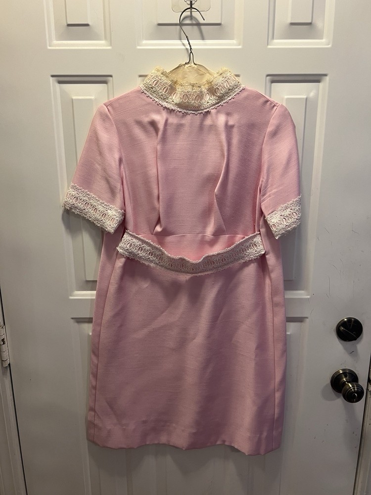 Vintage 60s Pink Shift Dress Cream Venise Lace Collar Mod Mini Covered Buttons