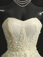 SALE Vintage 1950’s 50s STRAPLESS Ivory Lace Ribbon Prom Party Wedding Dress