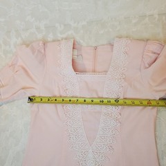 1980s Gunne Sax pink cotton dress with a drop-waist silhouette and white lace