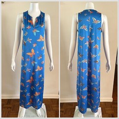 1970s Vanity Fair 2Pc Butterfly Print Nylon Hostess Set Robe Gown Petite Vintage