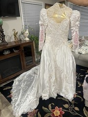 vintage wedding dress 1980’s Puff Sleeves Long Train Size 10