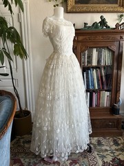 Vintage 30s 1940s Ivory Lace Tulle Bridal Gown Teired Handmade Wedding Dress 26W