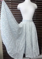 1950s Vintage White & Blue Rooster Print High Waist Rockabilly VLV Circle Skirt