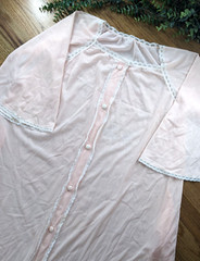 Pockets!🪷VTG Miss Elaine S Pale Pink Lace Trim Nylon Nightgown Grandmacore Cozy