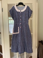 Vintage 40s Day House Dress Blue w Flower print pink Plastic Buttons Large Size