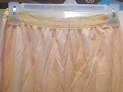 VINTAGE HALF SLIP BEIGE SCALLOPED LACE AT WAIST & HEM ELASTIC WAIST-22 “/24″LONG