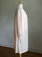GORGEOUS VTG LORRAINE Light Peach Nylon Floral Embroidered Button-up Nightgown S