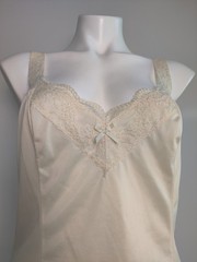 Vintage OLGA 925 Cream Nylon Stretchy Lace Camisole Lingerie Top Size Large EVC