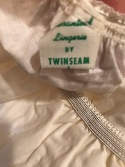 Vintage 1950s ladies Cotton Ivory Skirt Slip Size Medium 28-30 inch waist