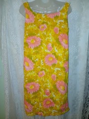 Vintage Rose Marie Reid Psychedelic Pink Daisy Swimsuit Cover-Up Dress Tiki O M
