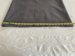 40s-50s GREY STRIPED SEERSUCKER FITTED DAY DRESS W LUCITE GOLD FLECK BUTTON M- L
