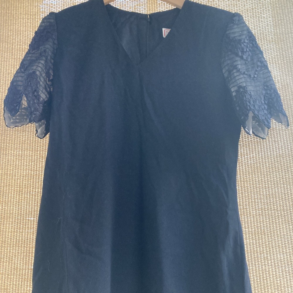 carolina herrera vintage black lace sleeve sz 6 dress
