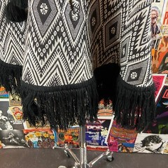 VTG 60s-70s Mod Black & White Zig Zag Knit Tassel Fringe Poncho Top Petite PXS