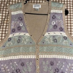 Vintage Alfred Dunner, grannycore cottagecore sweater, cardigan vest.
