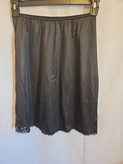 Maidenform Something Special vintage half slip size M 21″ long black nylon slit