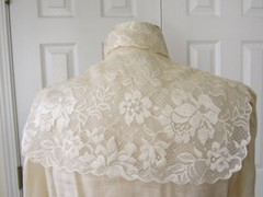 Vintage Cloak of Many Colors Ivory Linen L/S Lace Collar Bib Victorian Blouse S