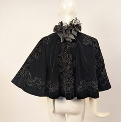 GOTHIC VICTORIAN BLACK SILK VELVET CAPE LACE TRIMMED COLLAR W BEADING