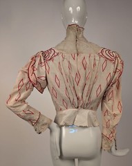 EDWARDIAN RED DIAMOND PRINT SILK SHANTUNG BODICE W HIGH LACE COLLAR