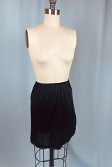 Classic Half Slip SIZE SMALL short Length 18″ black nylon mini VANITY FAIR sexy