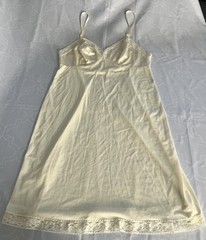 Vanity Fair Nylon Rosette Lace 24” Full Slip Size 40 Everyday Layers #10-103