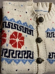 VINTAGE 60s 70s 45″ HAND KNITTED FAIR ISLE CARDIGAN SWEATER, Ivory, Blue, Red