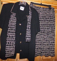 Vtg. Leslie Faye Womens Size 16 Black Khaki short sleeve Top & Skirt Suit Scarf