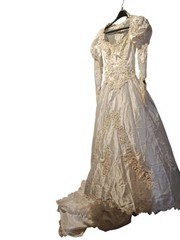 vintage wedding dress 1980’s Puff Sleeves Long Train Good Condition