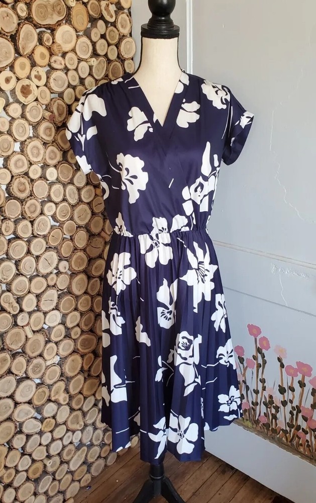 Tabby of California Vintage Retro Navy Blue Hawaiian Floral Pleated Dress 10