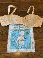 NEW Vintage 1960’s Sculptress Peachy Pink Lace & Satin Nylon Bra Style 532 34 DD