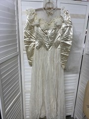 60s/70s Off White Satin Mesh Lace WEDDING Gown DRESS Train Veil Sz Small