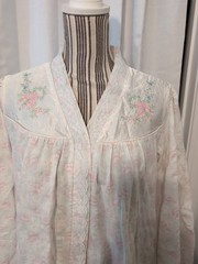 Vtg. Vandemere Cotton Floral Robe Lace Embroidery Snap Front L Granny Cottage